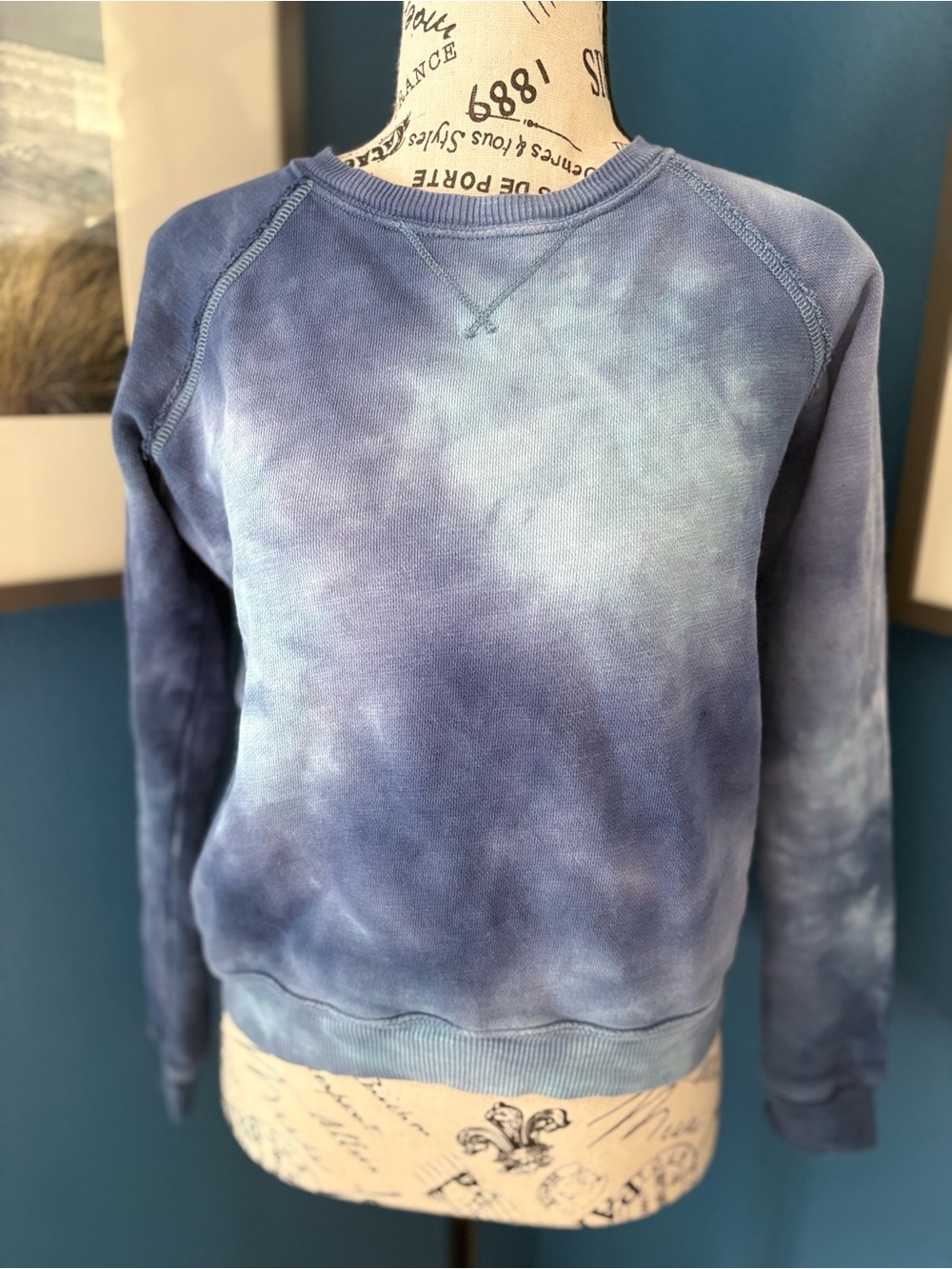 AE tie dye sweatshirt